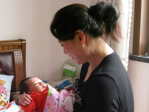 月嫂市場緊俏亂象層出不窮：不識字都能拿到證書