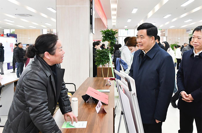 吳偉斌調(diào)研復(fù)工復(fù)產(chǎn)和促就業(yè)工作